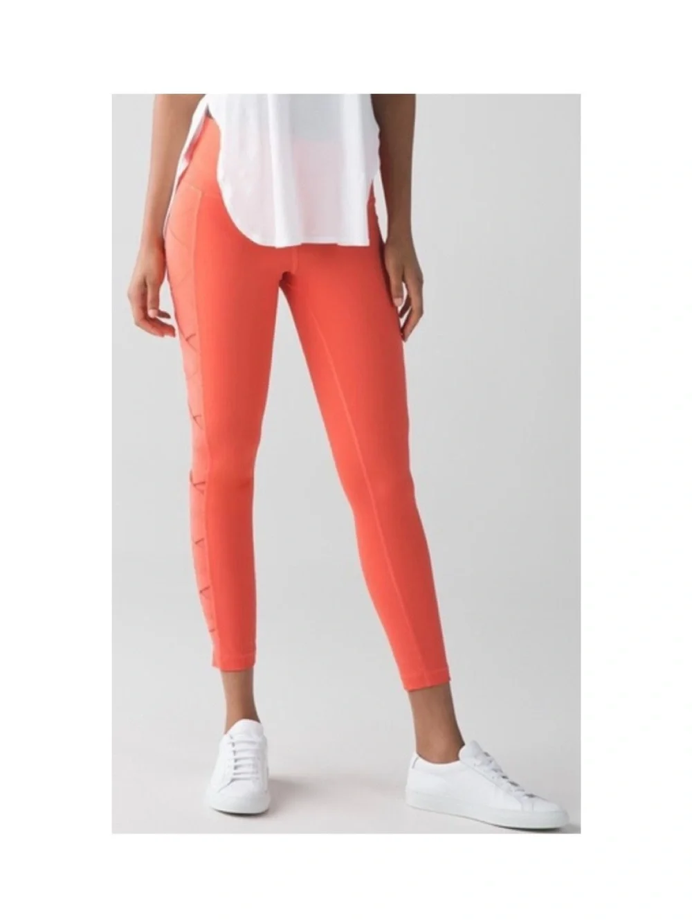 Lululemon rise and flow leggings *RARE* Size 6